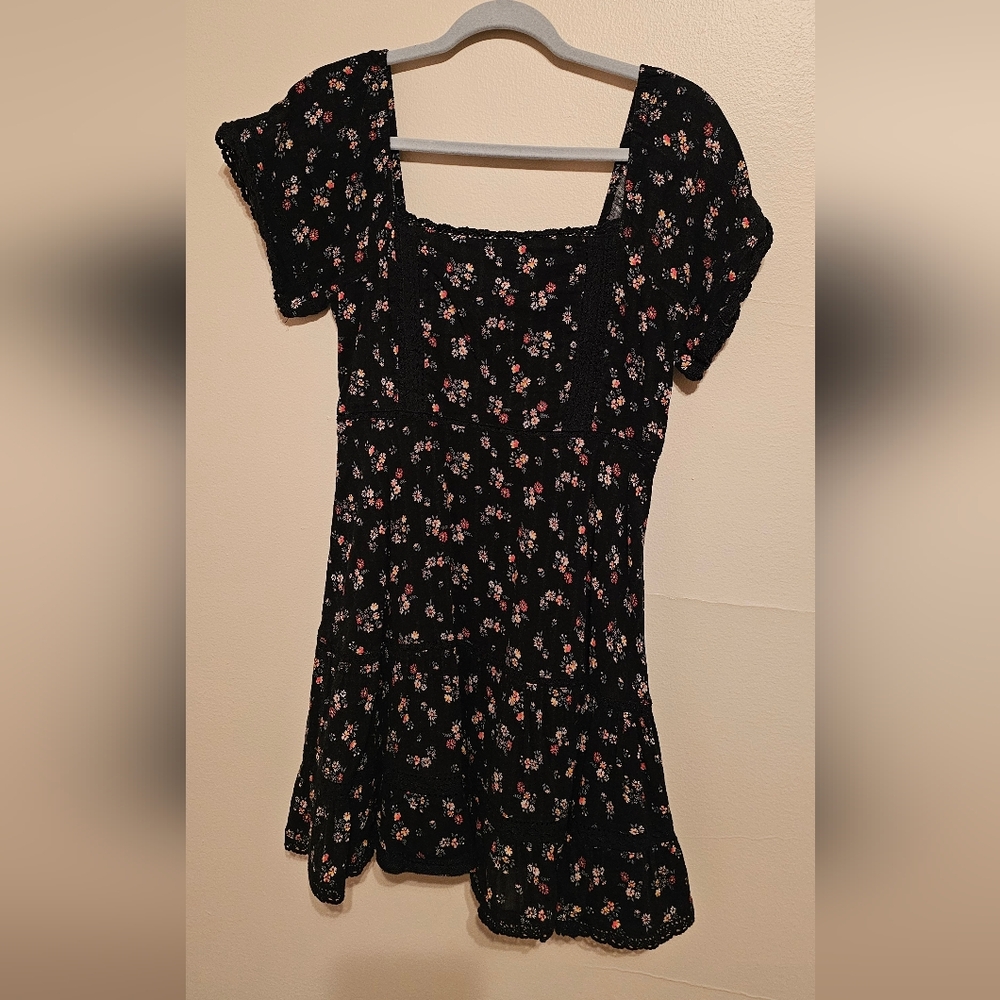 American Eagle Size M Womens Floral Black Dress